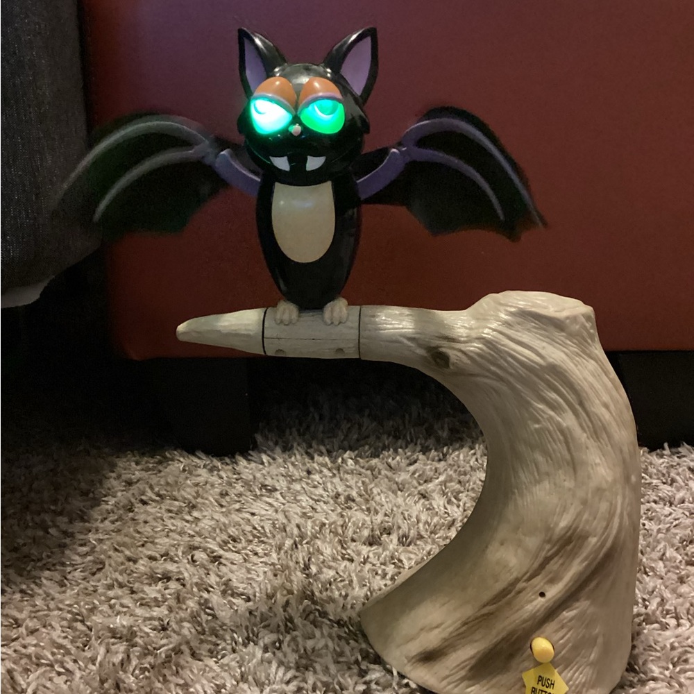 RARE.Gemmy Animated Fraidy Bat Spins Lights Up Wings Flap You Spin Me Round Song